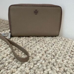 Tory Burch leather wallet with wristlet strap